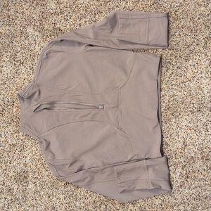 Medium cropped athletic shirt